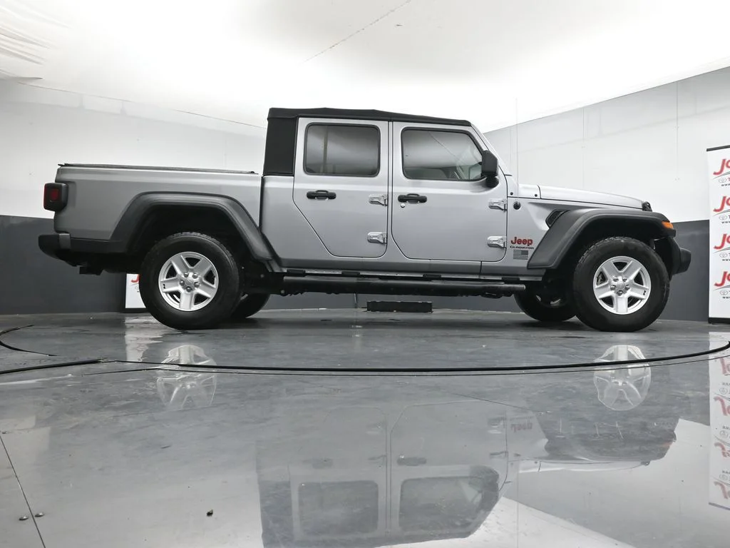 Used 2020 Silver Jeep Sport image 38