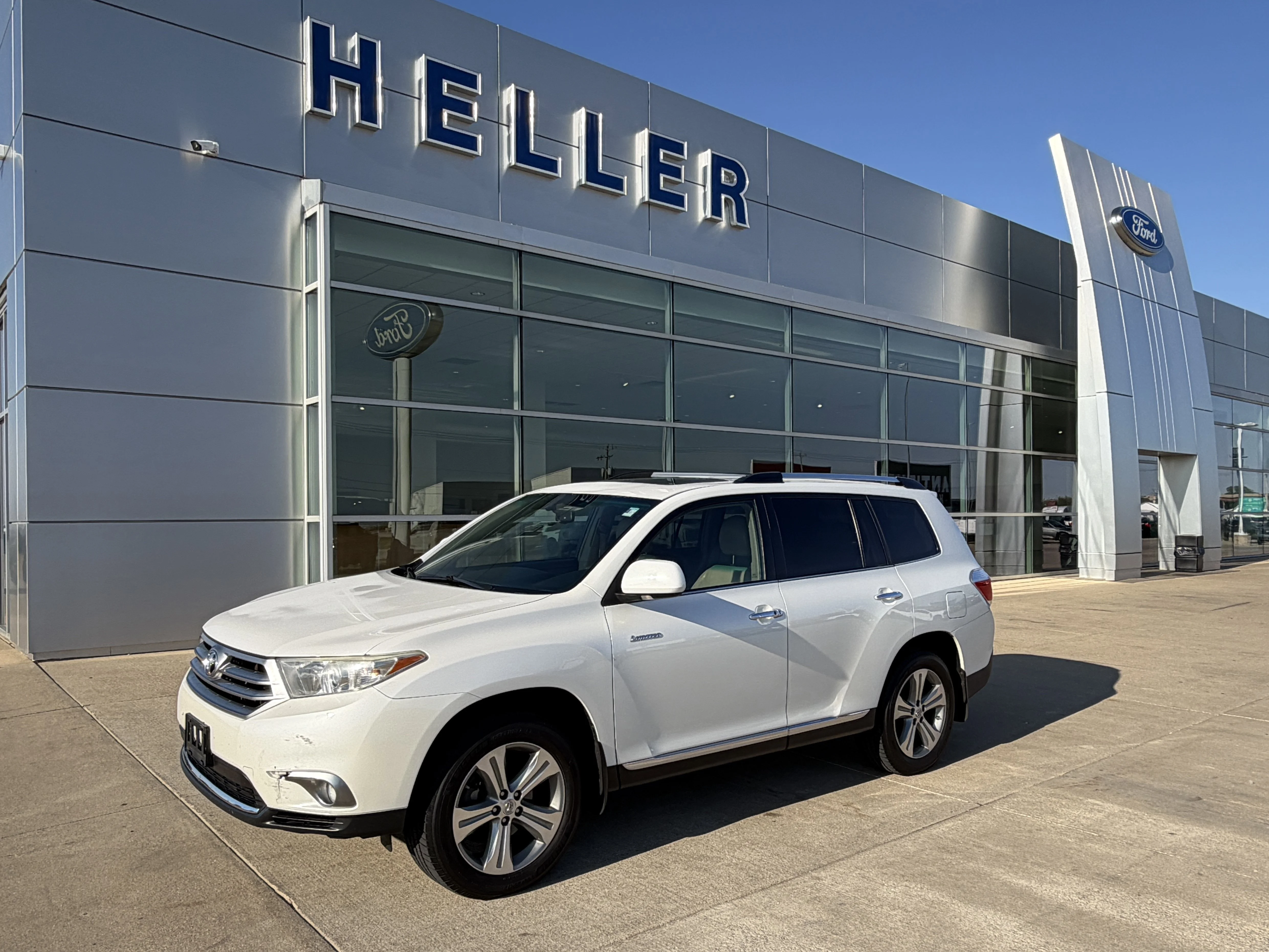 Used 2013 Blizzard Pearl Toyota Limited image 3