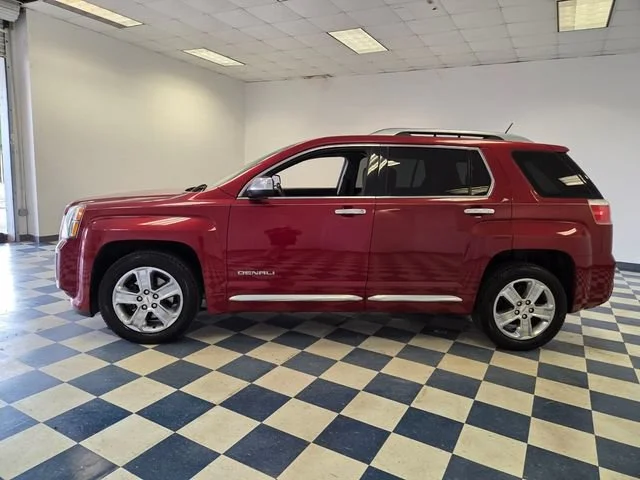Used 2015 CRYSTAL RED TINTCOAT GMC Denali image 4