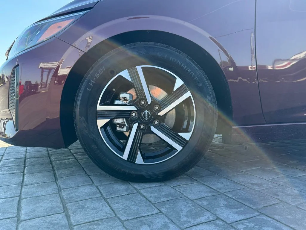 Used 2024  Nissan SV image 5