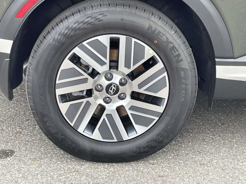 New 2026 Silver Hyundai SEL Premium image 7