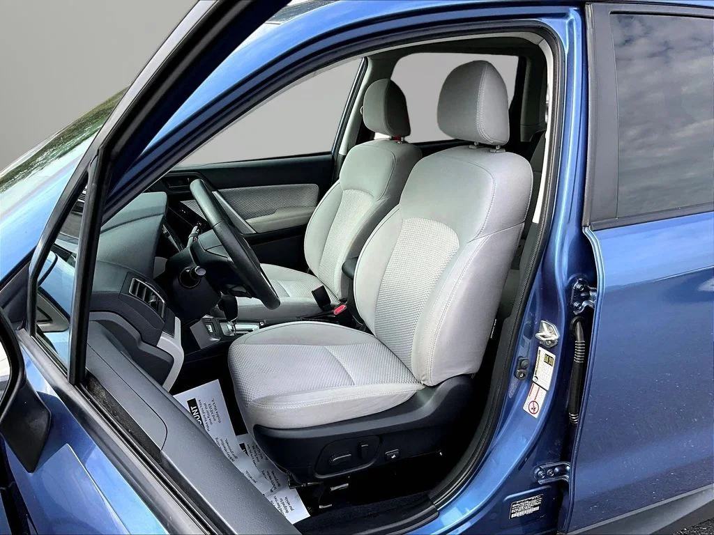 Used 2017 Quartz Blue Subaru 2.5i Premium image 22