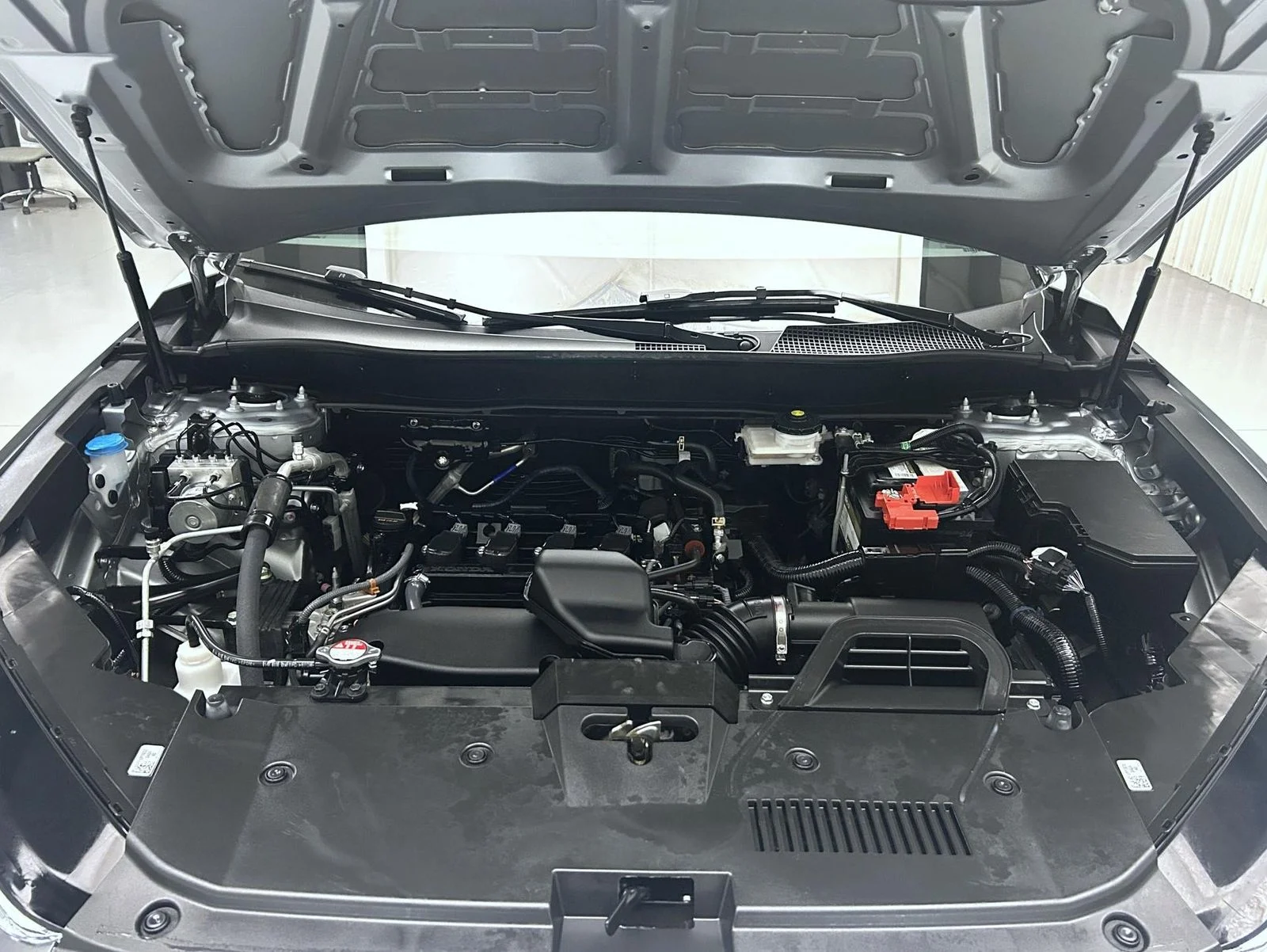 Used 2025 Silver Honda EX-L image 25