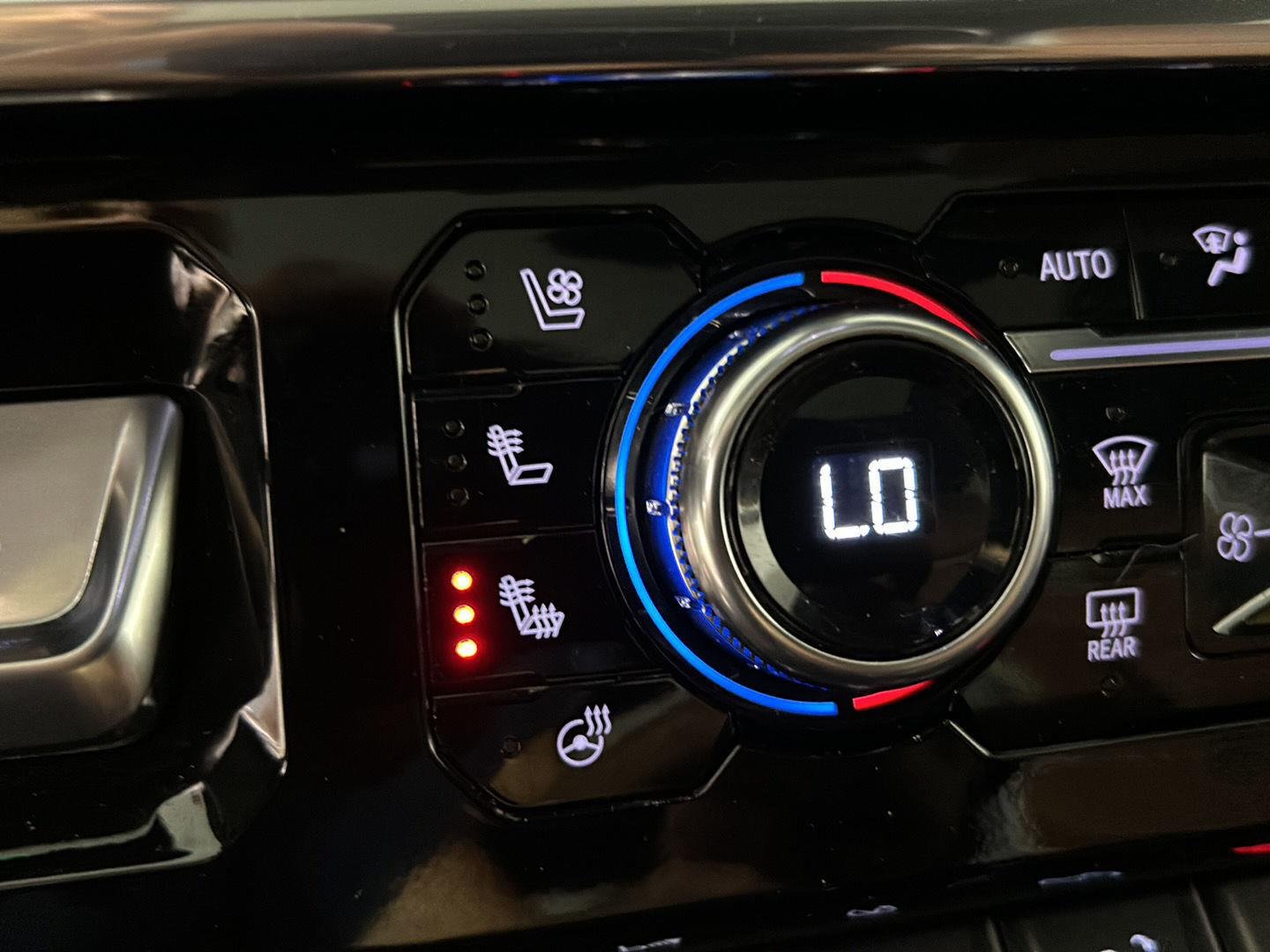 Used 2024 Onyx Black GMC Denali Ultimate image 31