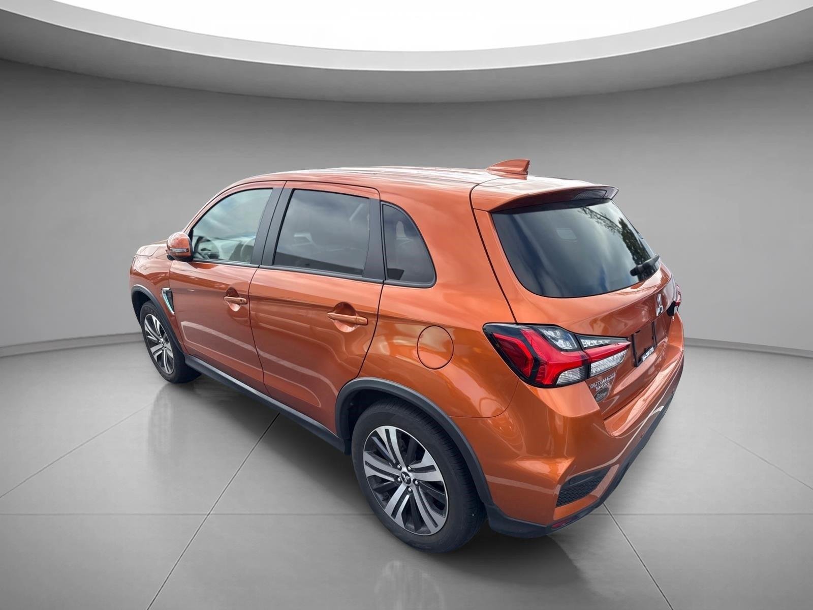 Used 2023 Sunshine Orange Metallic Mitsubishi ES image 9