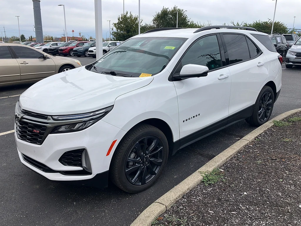 Used 2022 Summit White Chevrolet RS image 3