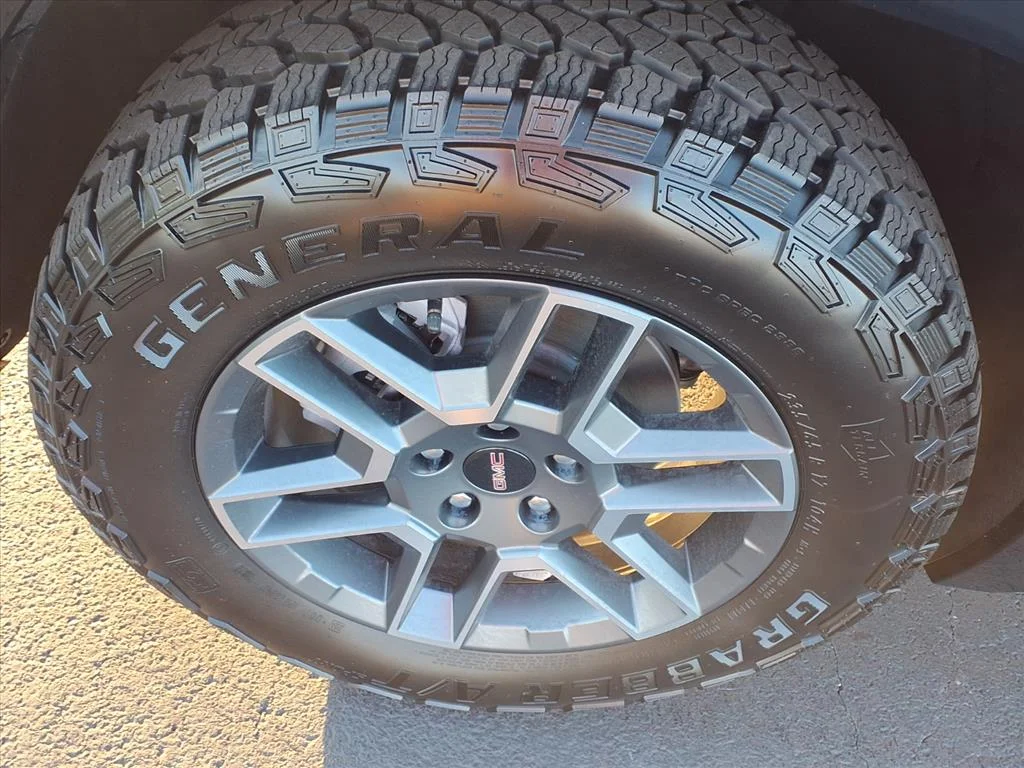 New 2026 Summit White GMC AT4 image 15