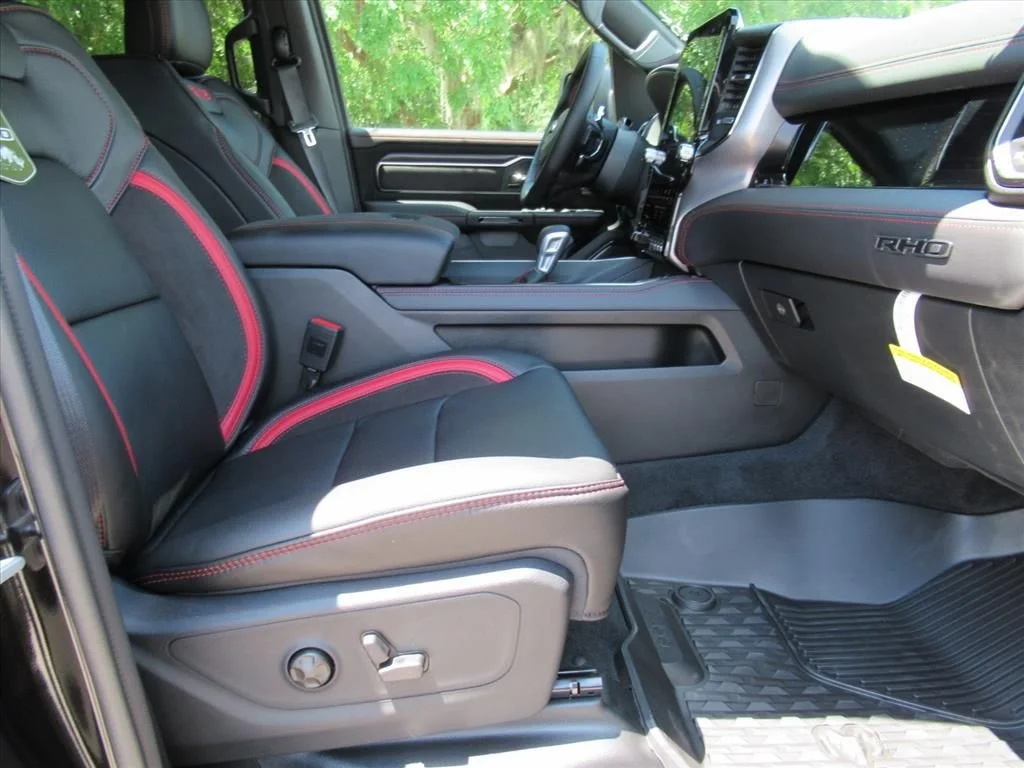 New 2026 Diamond Black Crystal Pearl-Coat Exterior Paint RAM RHO image 10