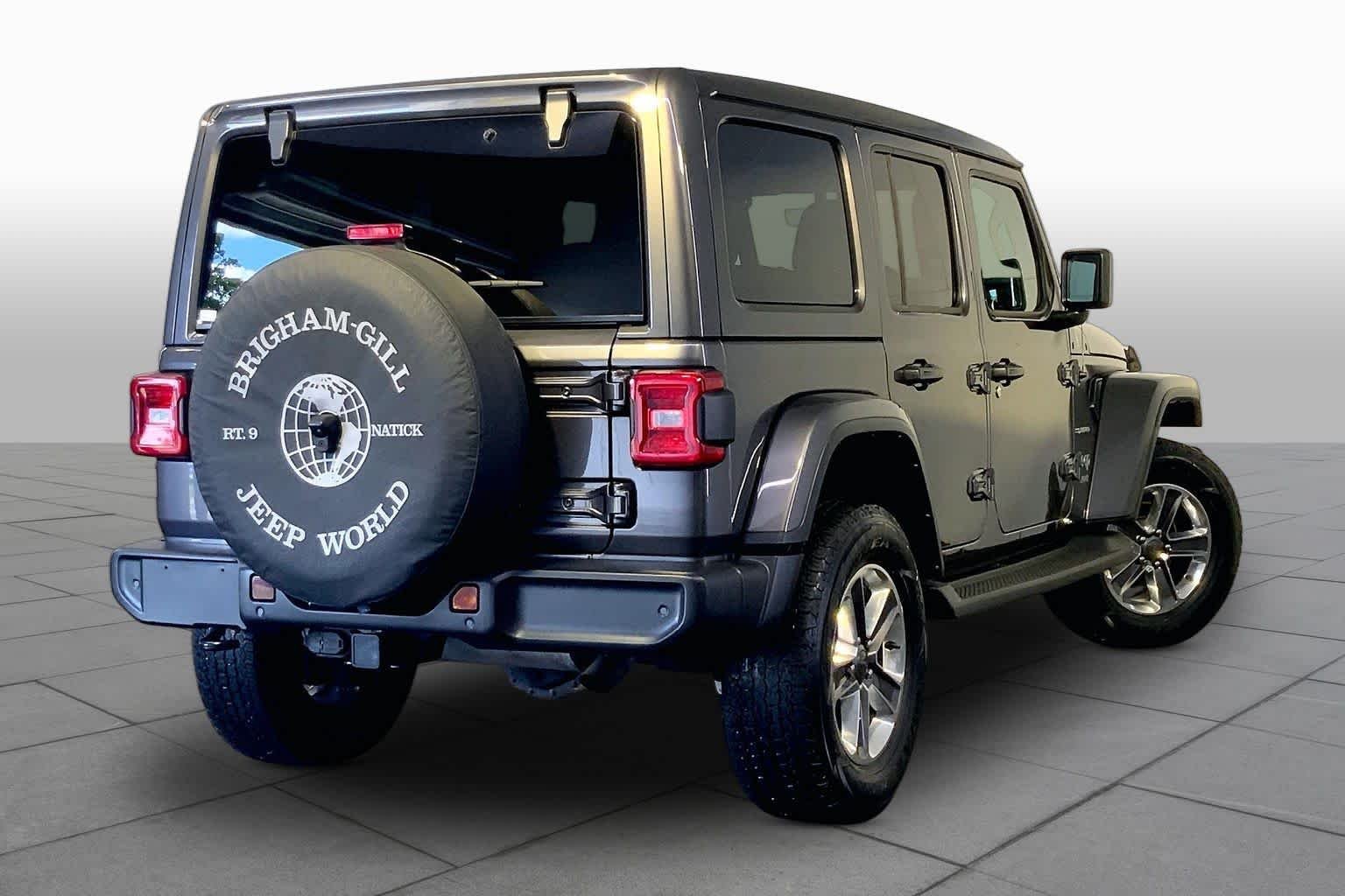 Used 2022 Granite Crystal Metallic Clearcoat Jeep Unlimited Sahara image 13