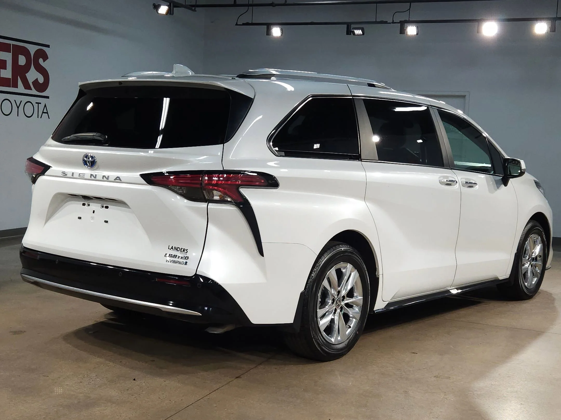 2024 Toyota Sienna Limited - Photo 7