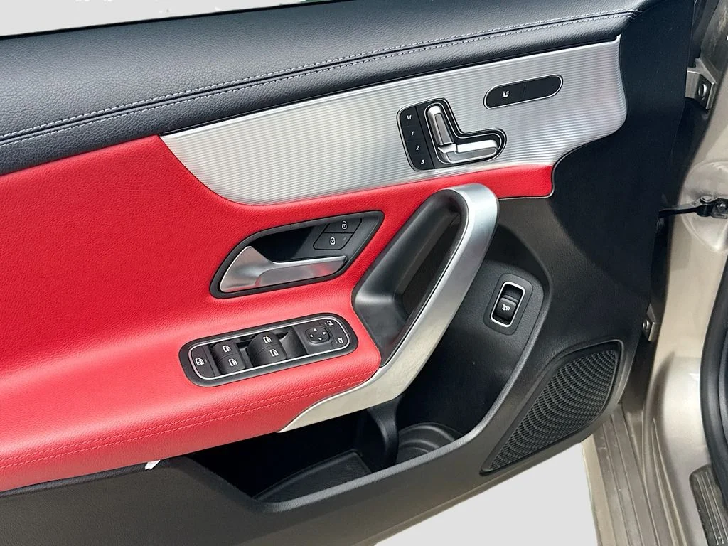 Used 2019 Gold Mercedes-Benz A 220 image 18