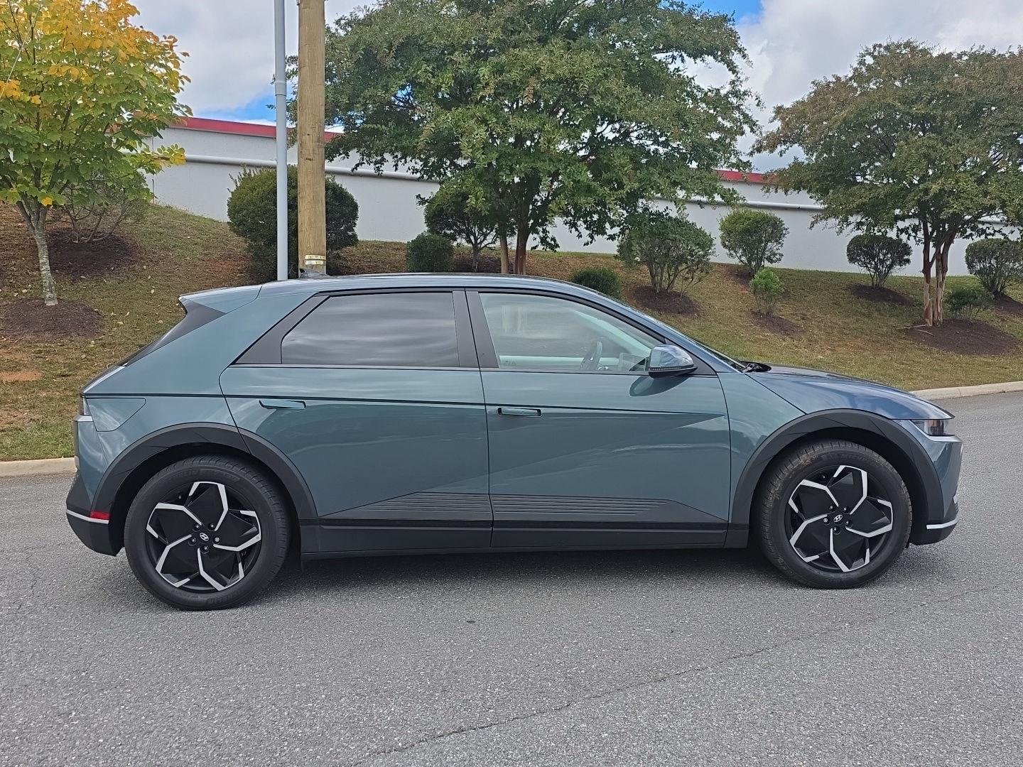 Used 2024 Digital Teal Hyundai SEL image 18