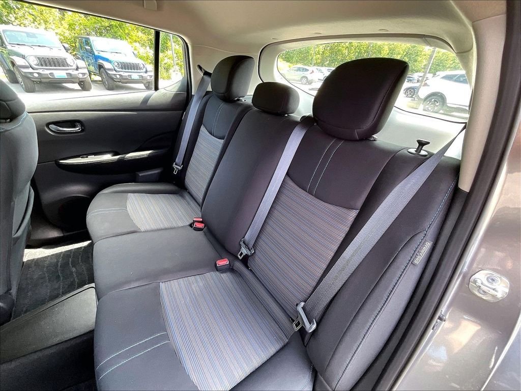 Used 2022 Gun Metallic Nissan S image 14