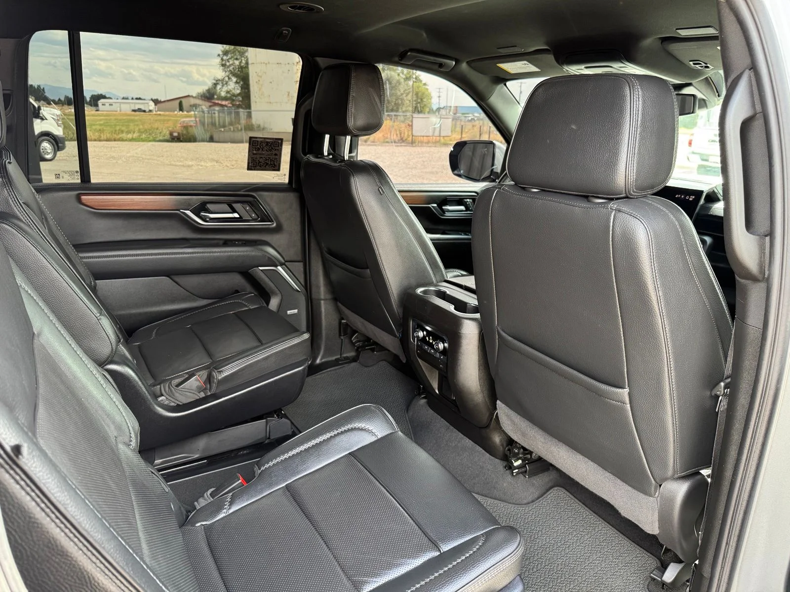 Used 2025 Silver GMC Denali image 35