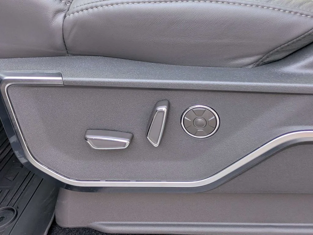 New 2026 Agate Black Metallic Ford Platinum image 22