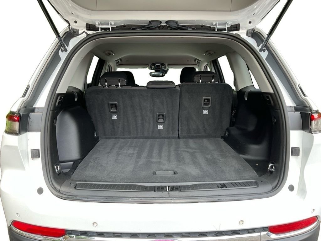 Used 2023 White Jeep Laredo image 12