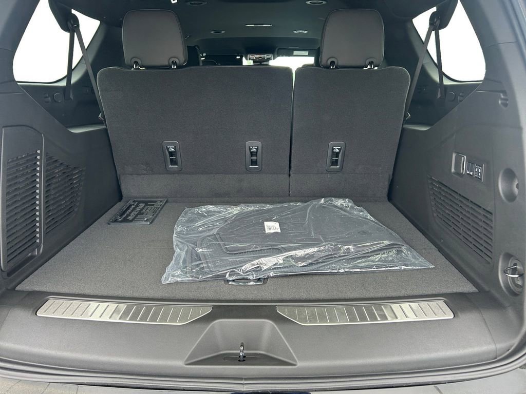 2026 Chevrolet Suburban Premier - Photo 13