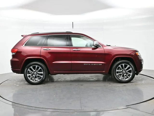 Used 2018 Velvet Red Pearlc Jeep Overland image 8