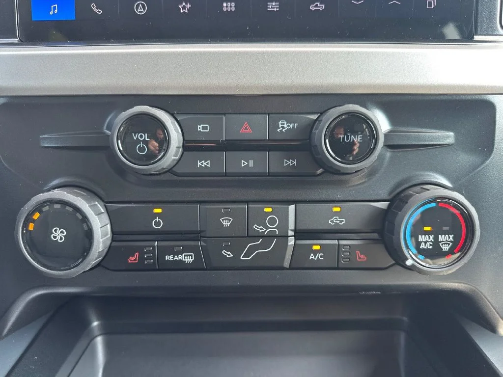 New 2027 Silver Ford XLT image 6