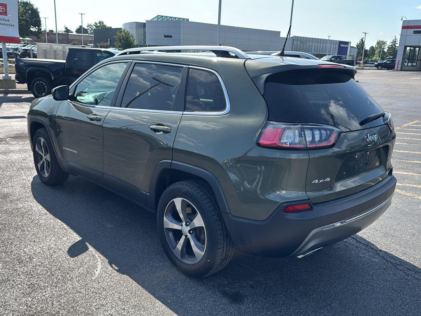Used 2019 Olive Green Pearlcoat Jeep Limited image 4