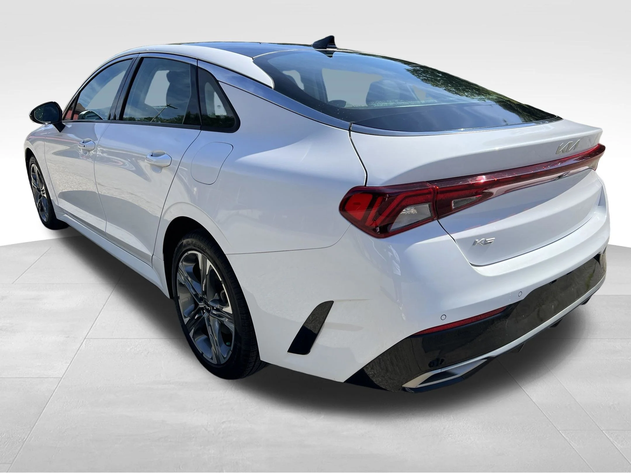 Used 2022 White Kia EX image 9