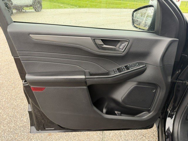 Used 2025 Black Metallic Ford Active image 9