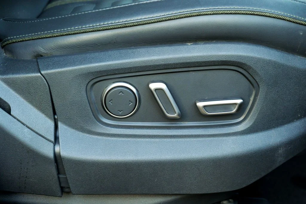 Used 2025 Green Rivian Adventure Dual Motor Standard Pack image 39