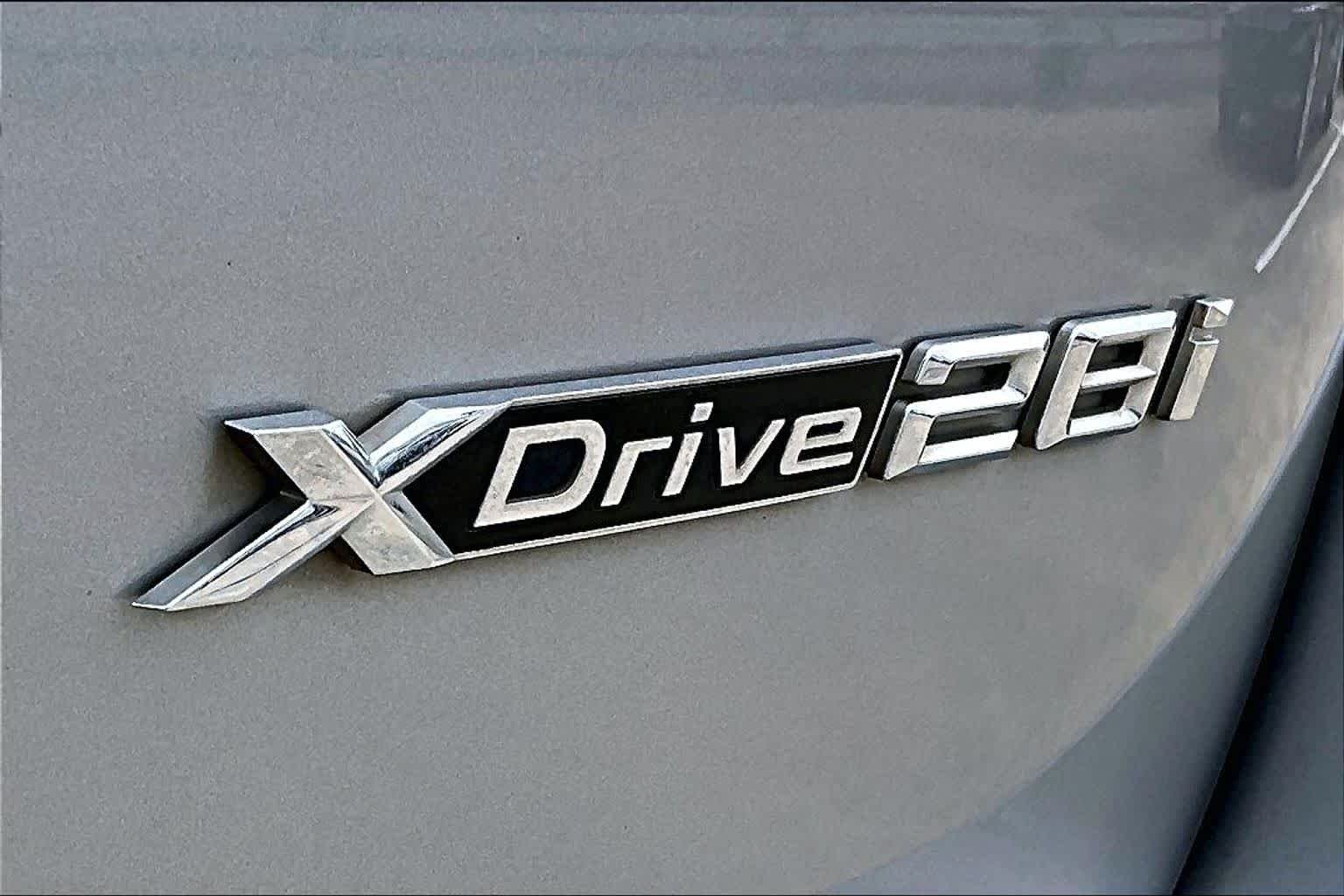 Used 2023 Space Silver Metallic BMW xDrive28i image 9