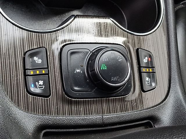 Used 2021 White GMC SLT image 27