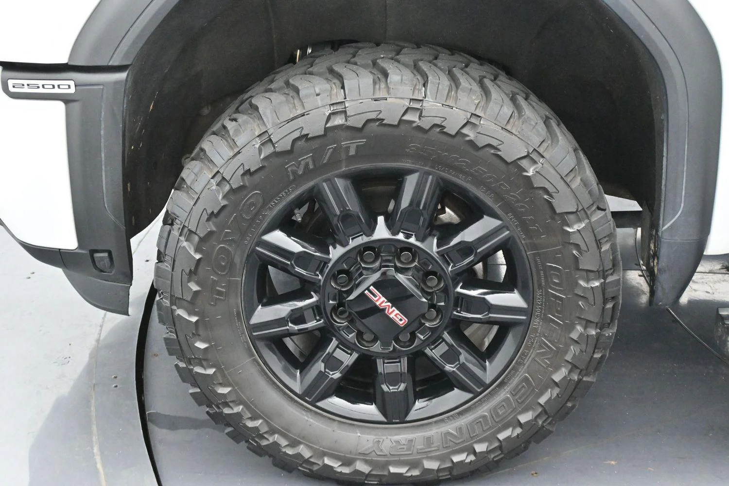 Used 2024 Summit White GMC AT4 image 38
