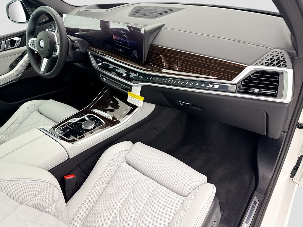 New 2026 White Metallic BMW xDrive40i image 16