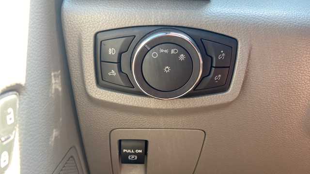 Used 2018 Blue Jeans Metallic Ford XL image 12
