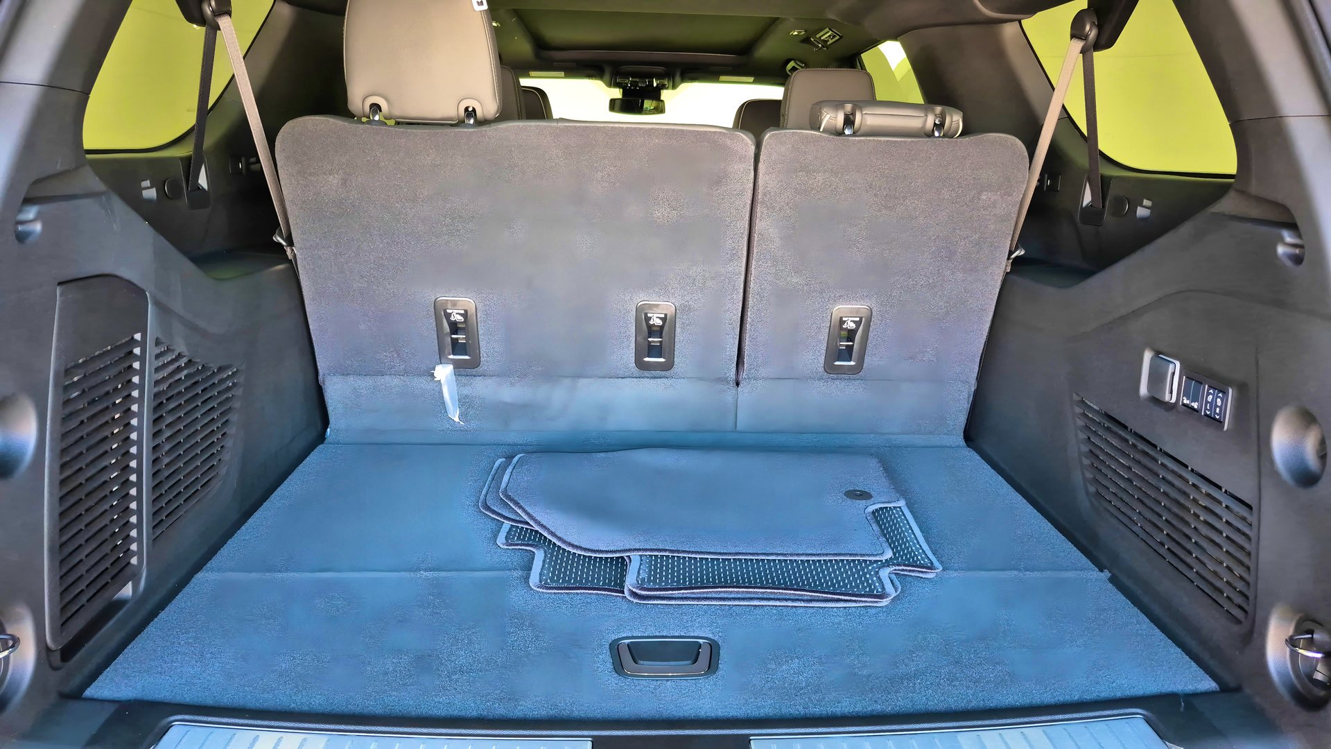2026 Chevrolet Suburban Premier - Photo 29