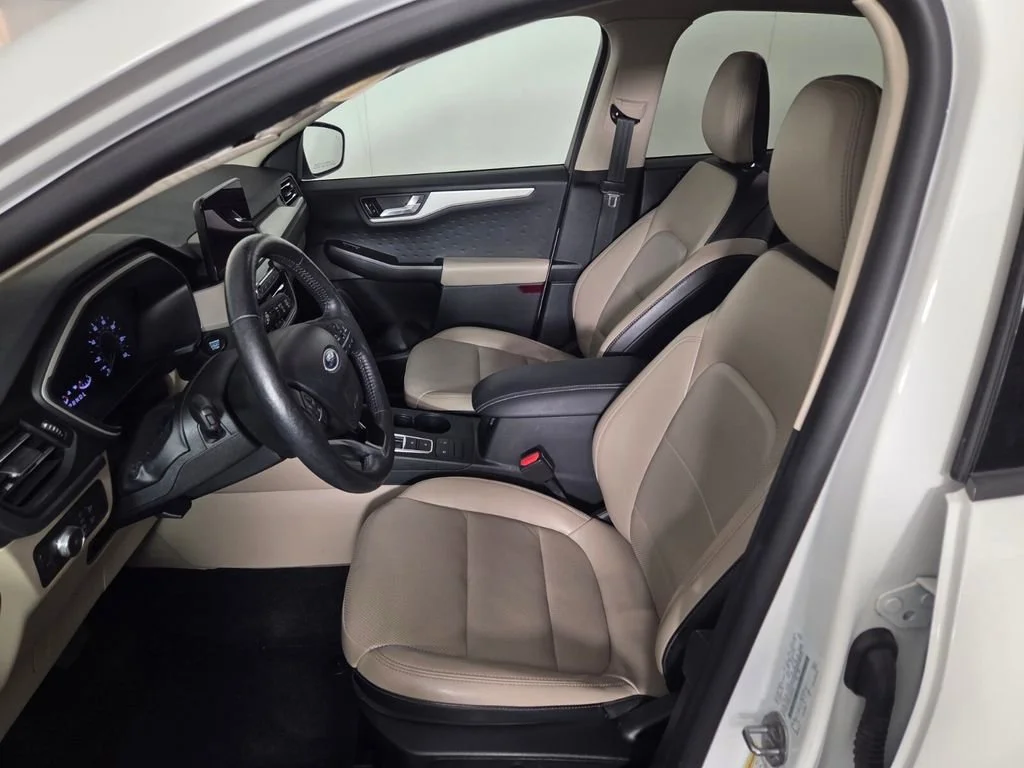 Used 2020 White Metallic Ford SEL image 9