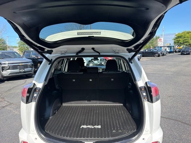 Used 2018 Super White Toyota XLE image 24