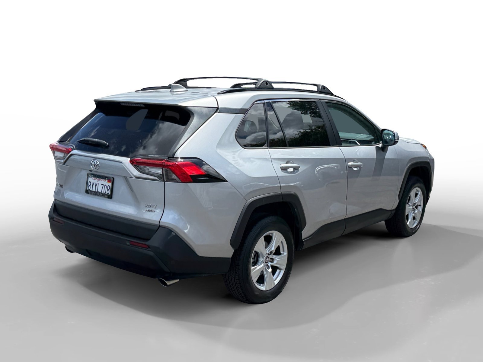 Used 2021 Silver Sky Metallic Toyota XLE image 5
