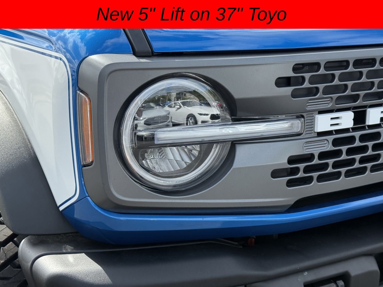 Used 2025 Blue Metallic Ford Badlands image 9