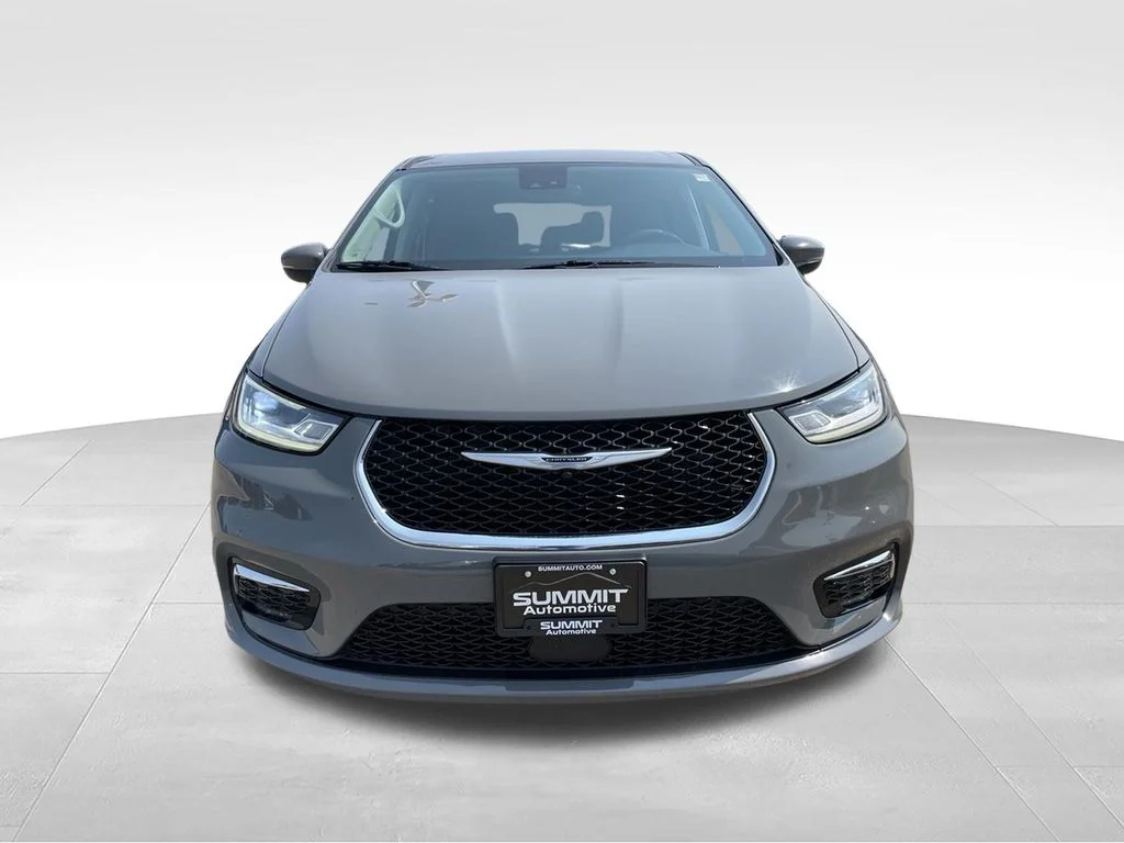 Used 2023 Ceramic Gray Clearcoat Chrysler Touring L image 25