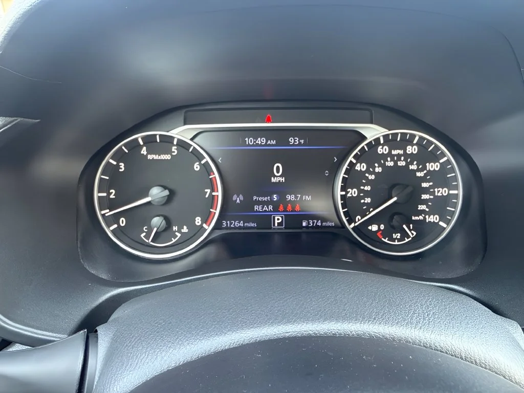 Used 2025 White Nissan 2.5 SV image 18