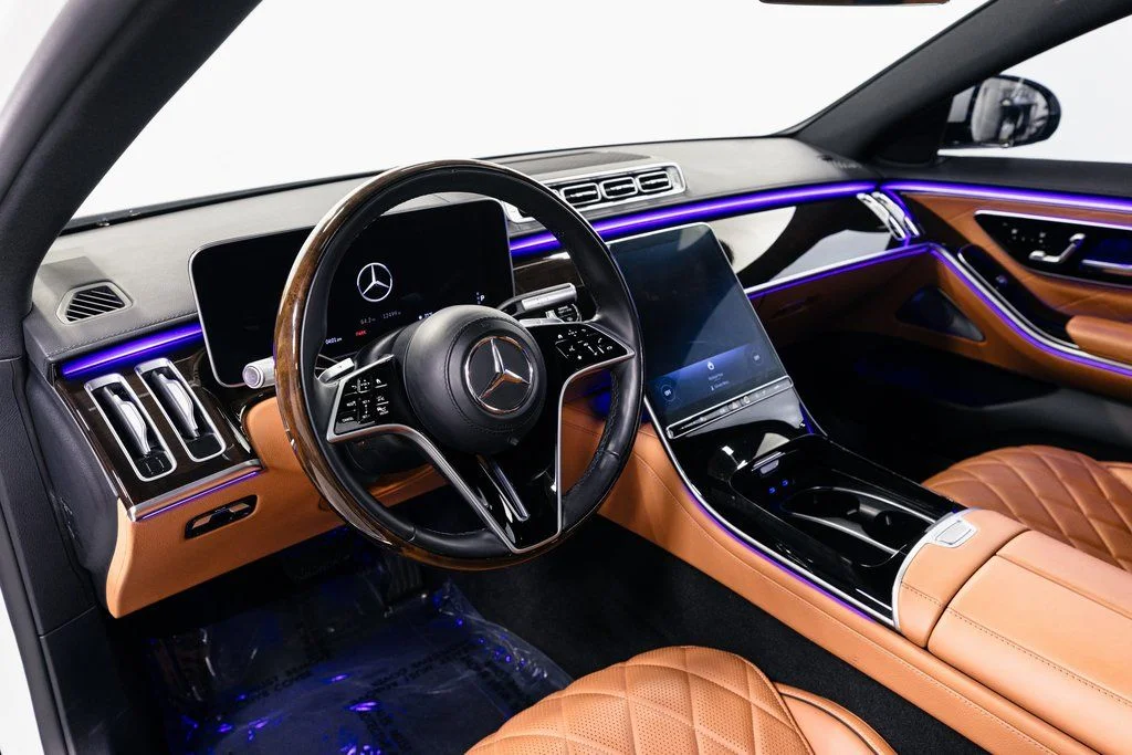 Used 2024 MANUFAKTUR Moonlight White Magno Mercedes-Benz S 580 image 9