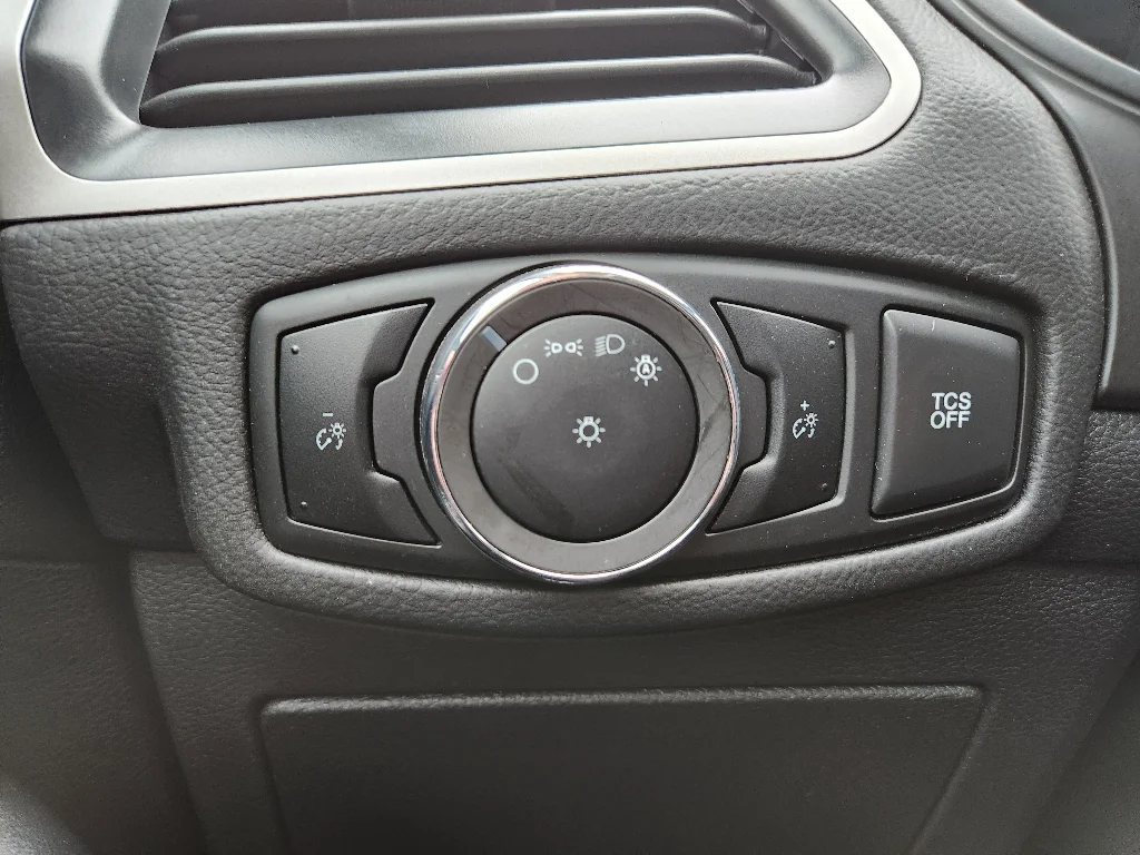 Used 2024 Agate Black Metallic Ford SEL image 21