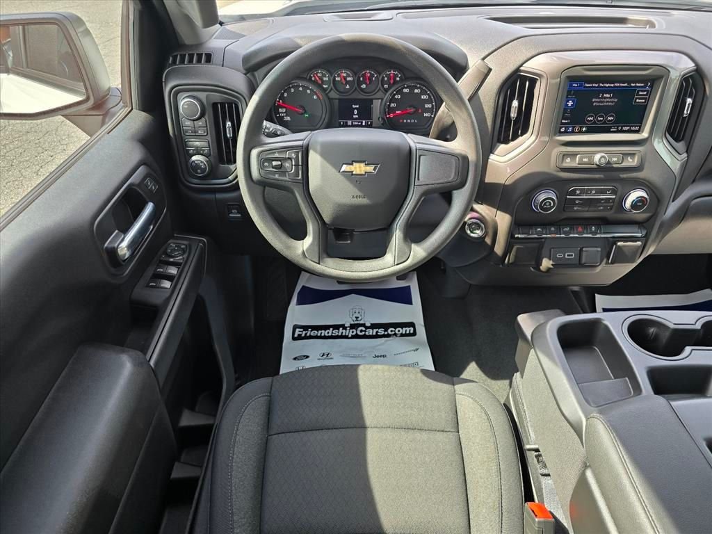 Used 2025 White Chevrolet Custom image 3