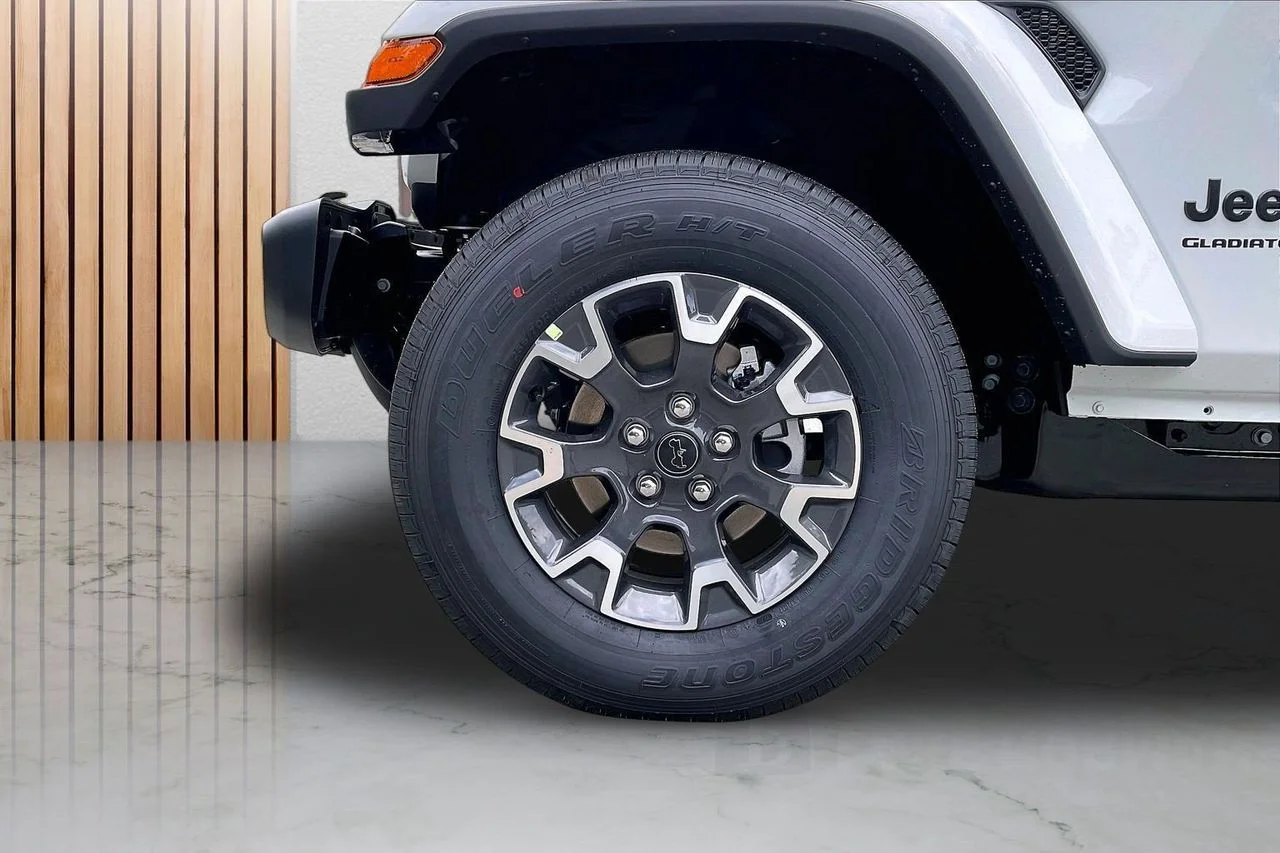 New 2026 Bright White Clear-Coat Exterior Paint Jeep Sahara image 26