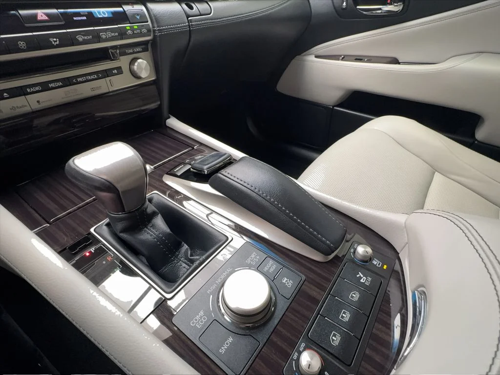 Used 2015 Black Lexus 460 image 47