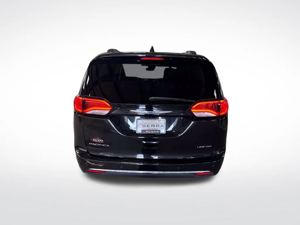 Used 2017 Black Chrysler Limited image 4