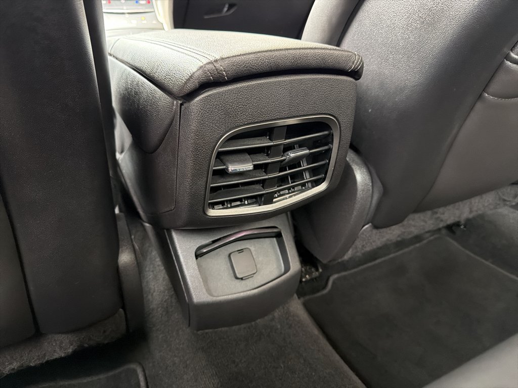 Used 2013 Silver Lincoln Base image 12
