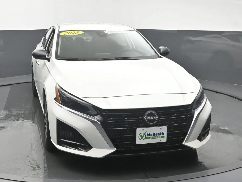 Used 2025 White Nissan 2.5 SV image 5