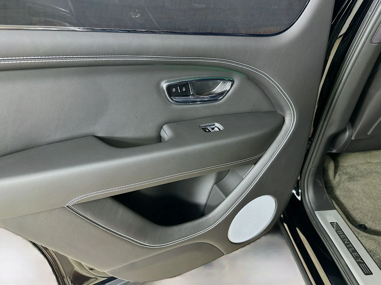 Used 2022 Black Bentley  image 57