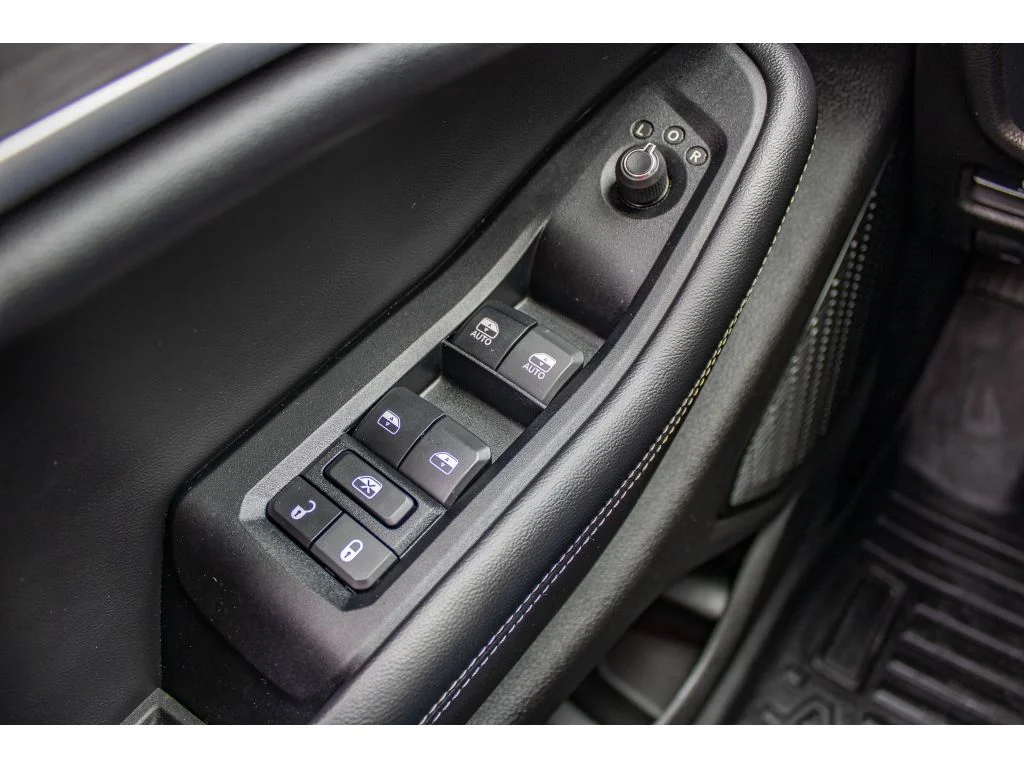 Used 2024 Diamond Black Crystal Pearlcoat Jeep Limited image 38
