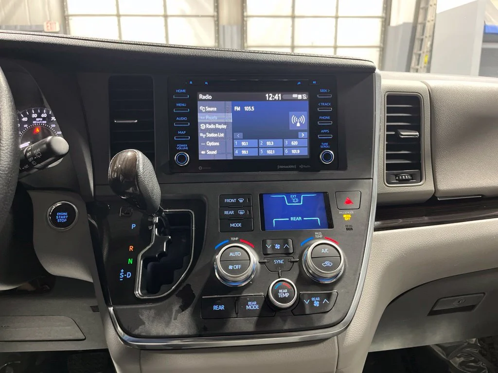 Used 2018 Blizzard Pearl Toyota XLE image 23